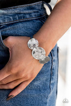 Load image into Gallery viewer, Sunset Sightings - Barely Scratched The Surface - Silver Necklace Set-- Complete Trend Blend - Fashion Fix