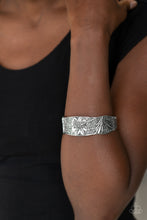 Load image into Gallery viewer, Daisy Paradise - Silver Bracelet - Paparazzi
