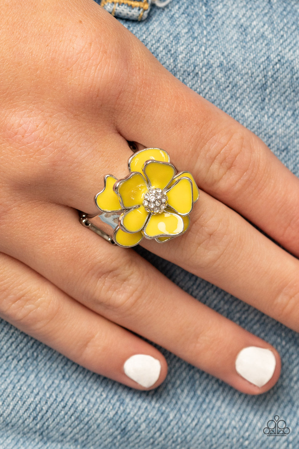 Hibiscus Holiday - Yellow Ring