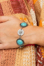 Load image into Gallery viewer, Fredonia Flower Patch - Blue Bracelet - Fashion Fix
